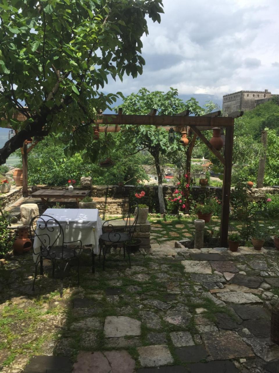Konaku Guest House Gjirokastër Eksteriør bilde